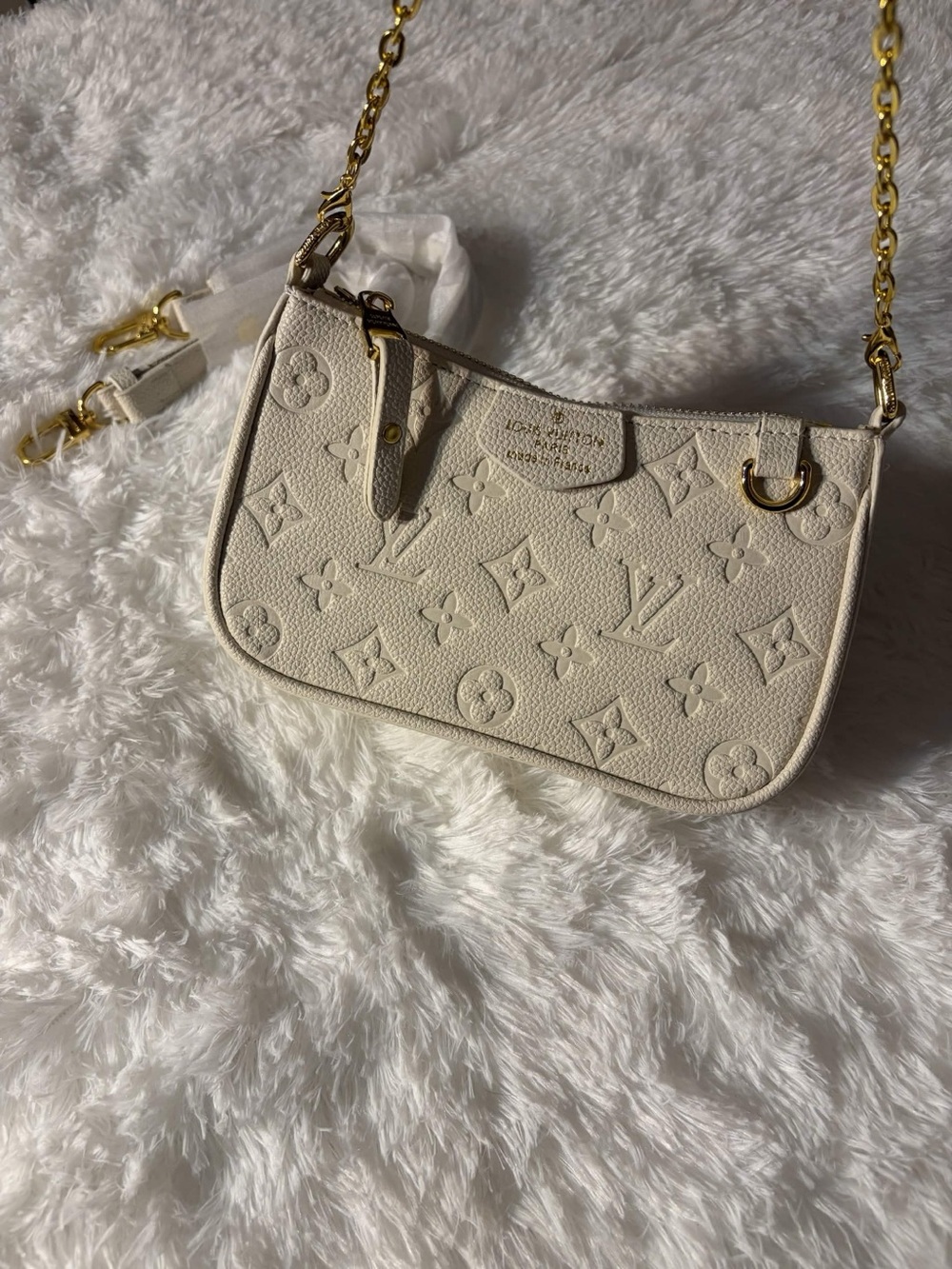 ✨Louis Vuitton Easy Pouch On Strap Monogram Mini Shoulder Bag with Gold Chain✨ - Picture 4 of 4